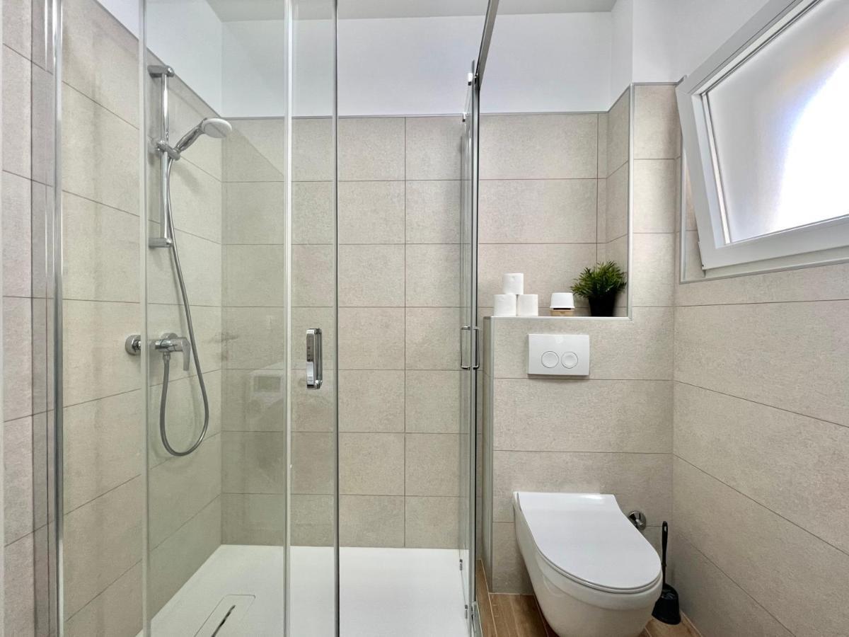 Fantasia Del Mare Apartment And Rooms Драмал Екстериор снимка