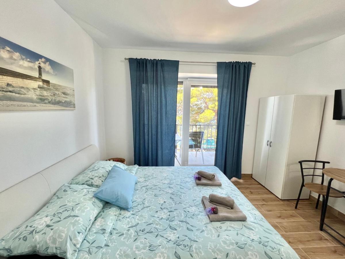 Fantasia Del Mare Apartment And Rooms Драмал Екстериор снимка