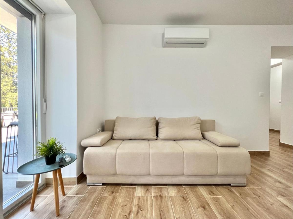 Fantasia Del Mare Apartment And Rooms Драмал Екстериор снимка