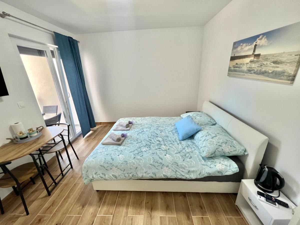 Fantasia Del Mare Apartment And Rooms Драмал Екстериор снимка