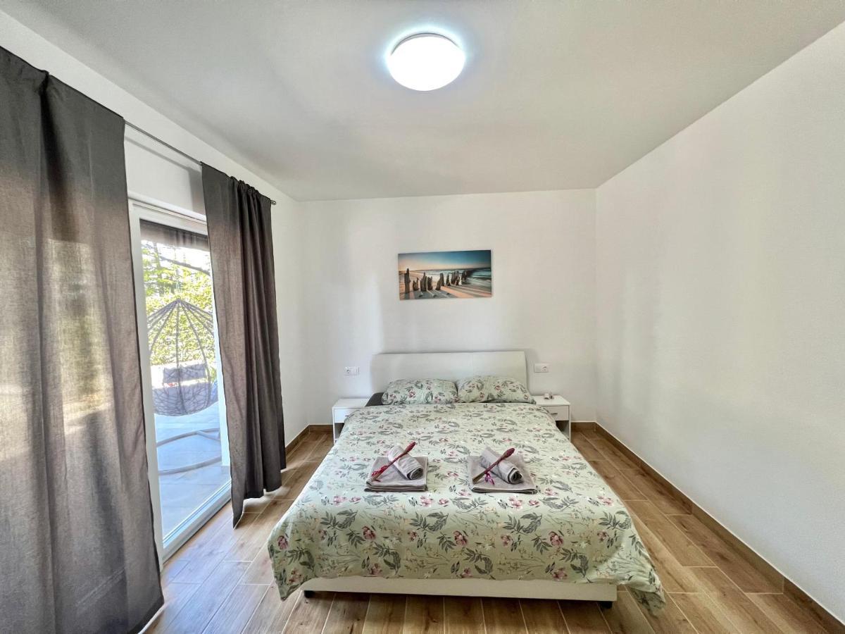Fantasia Del Mare Apartment And Rooms Драмал Екстериор снимка