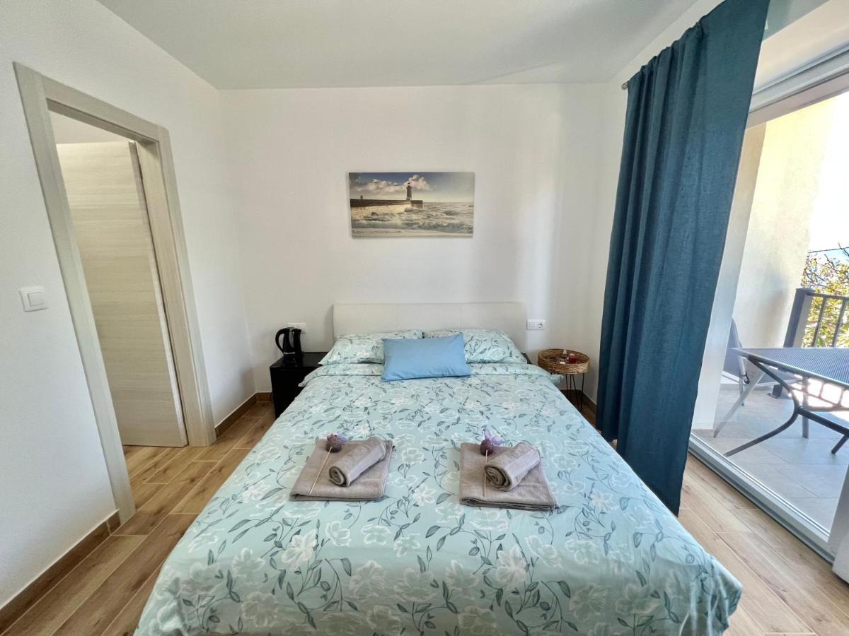 Fantasia Del Mare Apartment And Rooms Драмал Екстериор снимка