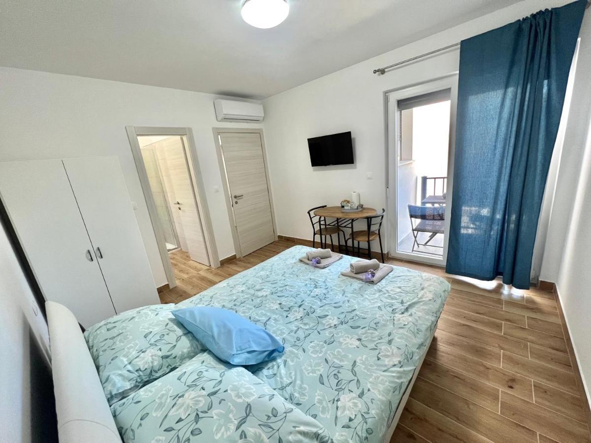 Fantasia Del Mare Apartment And Rooms Драмал Екстериор снимка