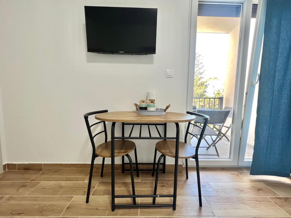 Fantasia Del Mare Apartment And Rooms Драмал Екстериор снимка