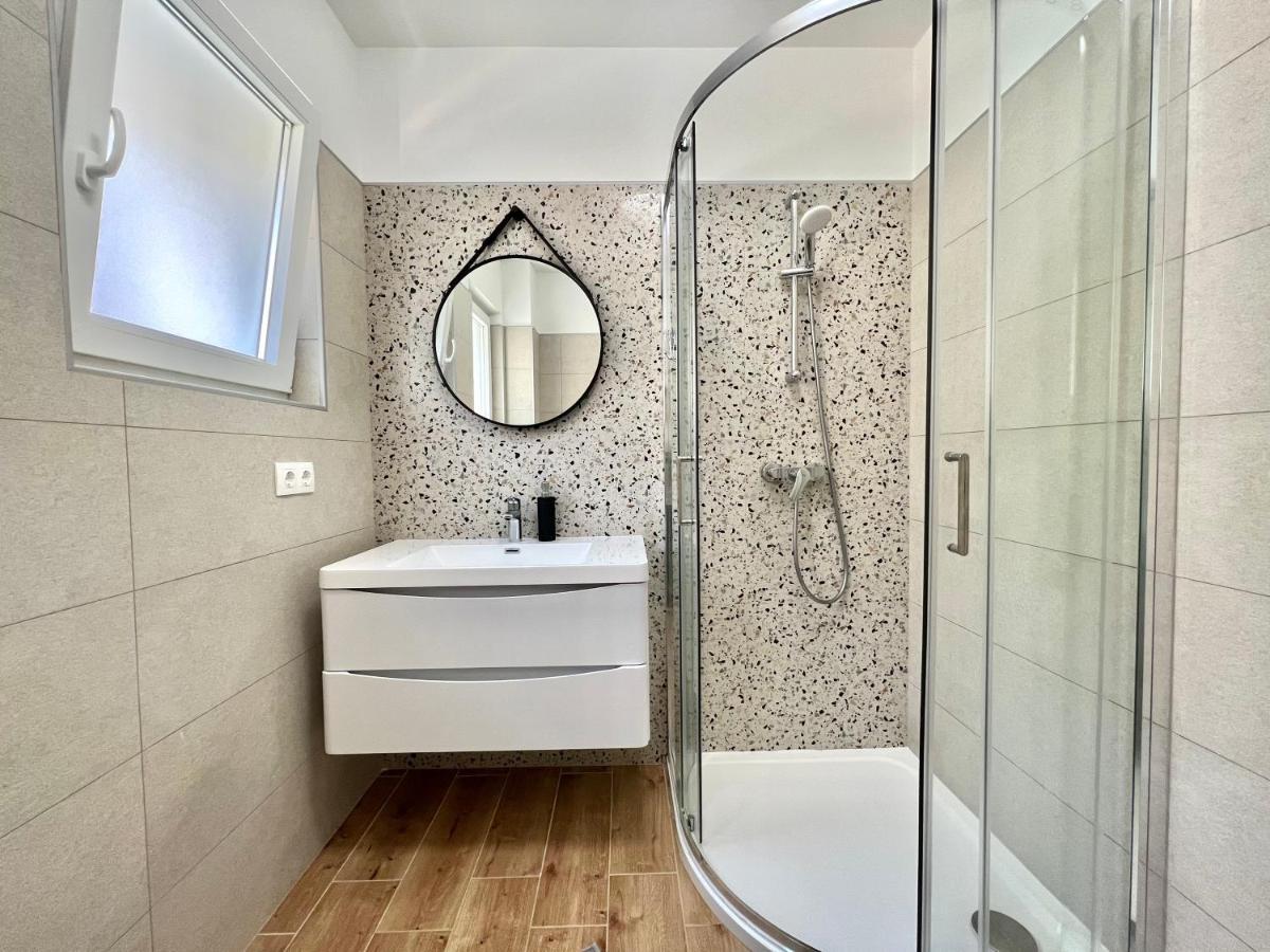 Fantasia Del Mare Apartment And Rooms Драмал Екстериор снимка