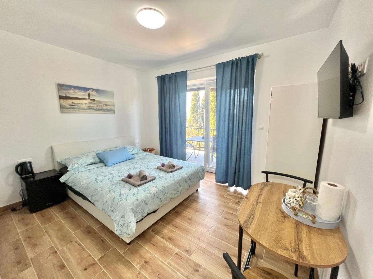 Fantasia Del Mare Apartment And Rooms Драмал Екстериор снимка