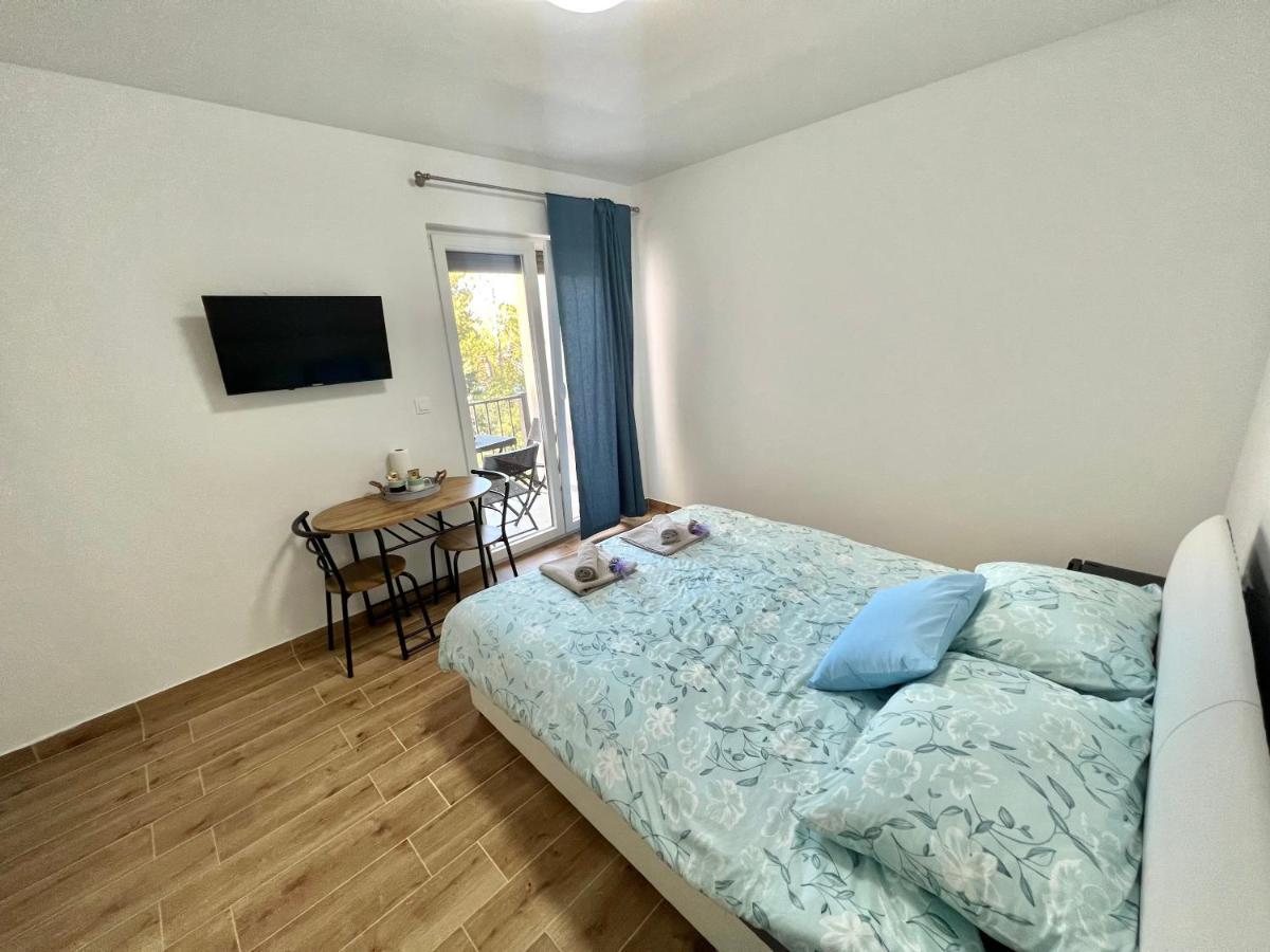 Fantasia Del Mare Apartment And Rooms Драмал Екстериор снимка